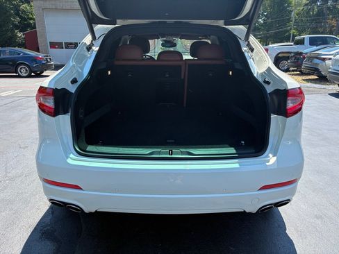 Used 2019 Maserati Levante AWD/4WD image 10