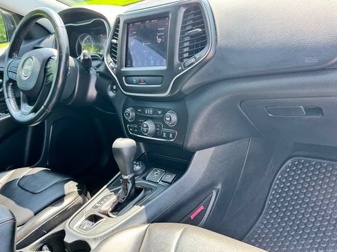 Used 2020 Jeep Cherokee Trailhawk w/ Cold Weather Group AWD/4WD image 18