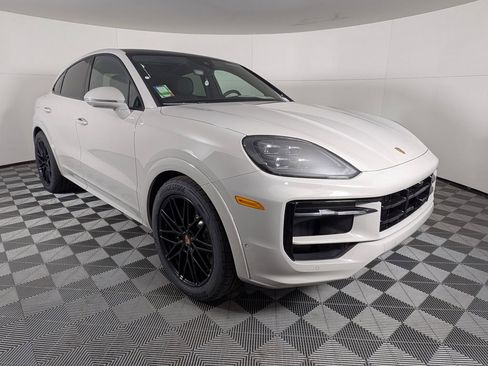 New 2026 Porsche Cayenne GTS image 9