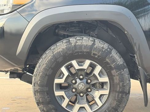 Used 2023 Toyota Tacoma TRD Off-Road w/ Technology Package image 5