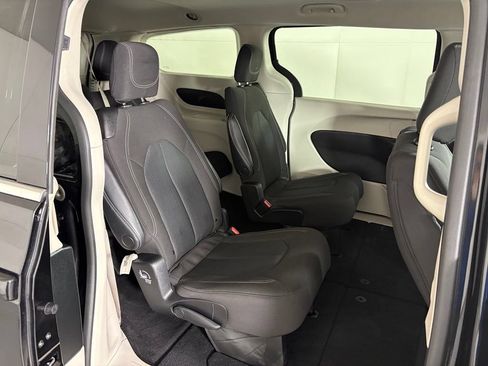Used 2023 Chrysler Voyager LX FWD image 39