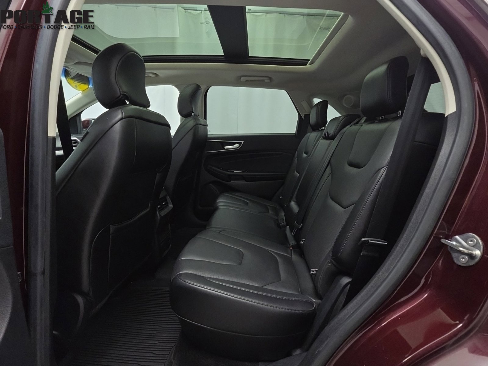 Used 2017 Ford Edge Titanium w/ Equipment Group 301A AWD/4WD image 29