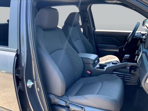 Used 2025 Toyota Tacoma SR5 AWD/4WD image 8