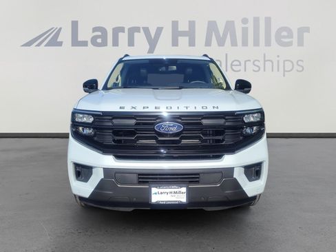 Certified 2025 Ford Expedition Active AWD/4WD image 8