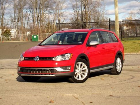 Used 2017 Volkswagen Golf Alltrack SEL image 3
