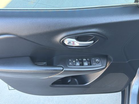 Used 2014 Jeep Cherokee Limited w/ Technology Group AWD/4WD image 14