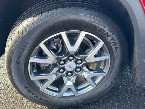 Used 2023 GMC Acadia SLT image 12