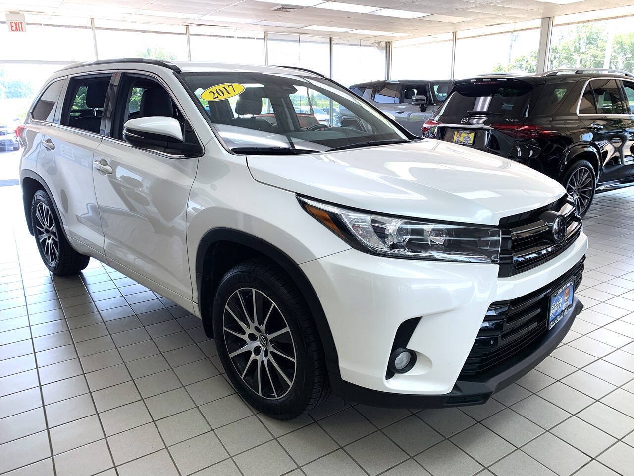 Used 2017 Toyota Highlander SE AWD/4WD image 7