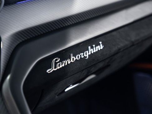 Used 2024 Lamborghini Urus Performante AWD/4WD image 48