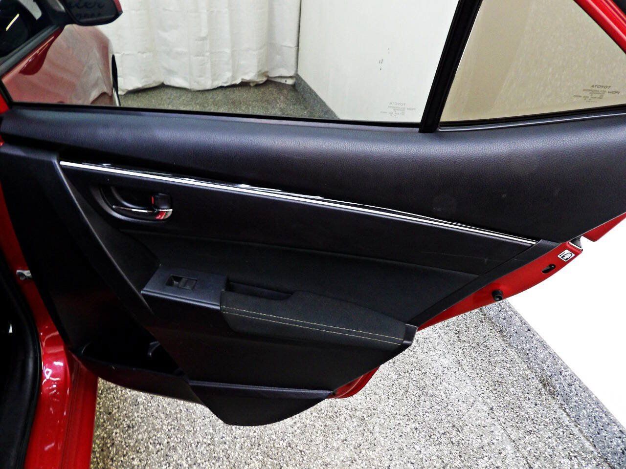 Used 2019 Toyota Corolla LE FWD image 12