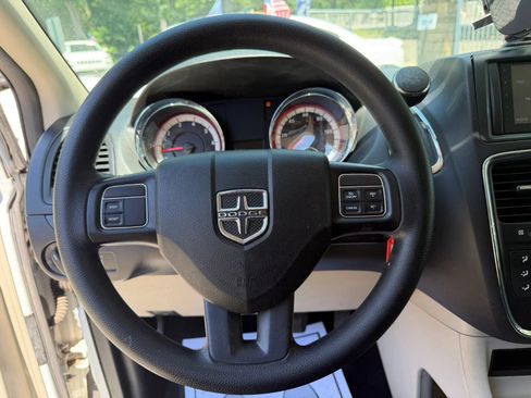 Used 2016 Dodge Grand Caravan SXT FWD image 23