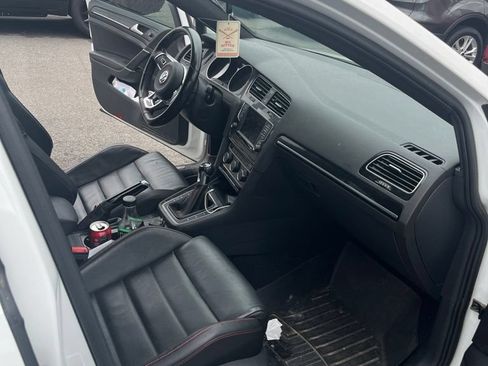 Used 2017 Volkswagen GTI SE FWD image 11