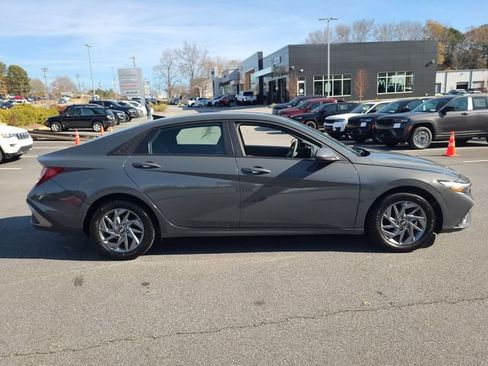 Used 2024 Hyundai Elantra SEL image 24