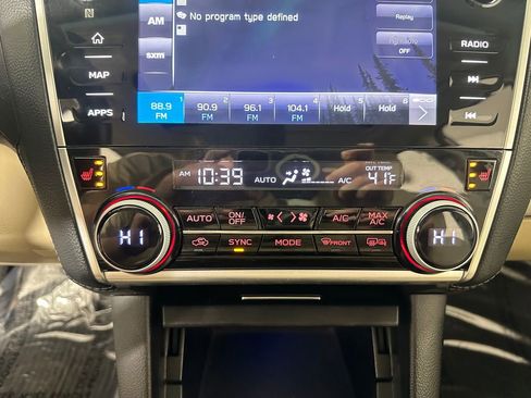 Used 2018 Subaru Outback 3.6R Limited AWD/4WD image 29