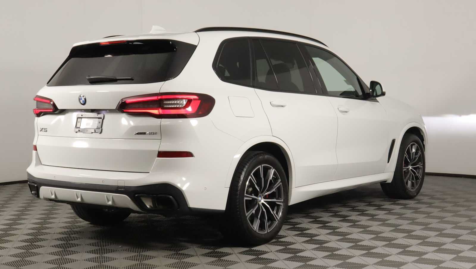 Used 2023 BMW X5 xDrive40i w/ Executive Package AWD/4WD image 6