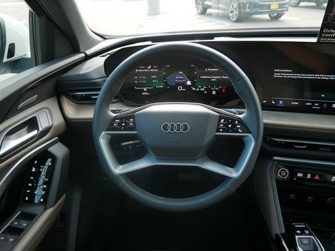 Used 2025 Audi Q5 Premium Plus w/ Premium Plus AWD/4WD image 12