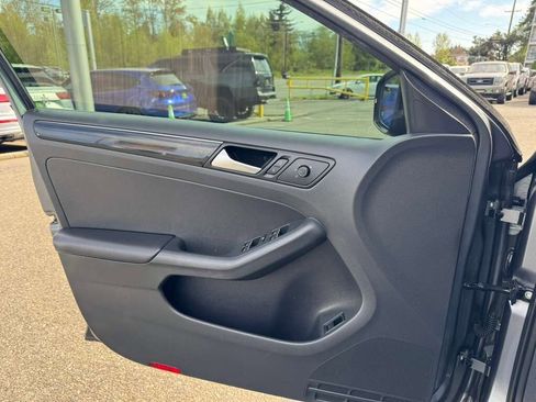 Used 2016 Volkswagen Jetta SEL FWD image 18