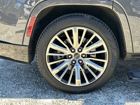 Used 2023 Jeep Grand Wagoneer Series III w/ HD Trailer Tow Package image 18