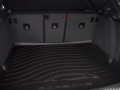 Used 2025 Porsche Macan image 13