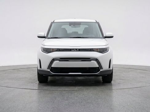 Used 2025 Kia Soul LX w/ LX Technology Package FWD image 2