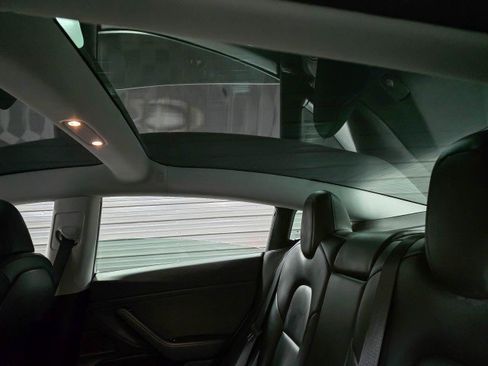 Used 2019 Tesla Model 3 Standard Range Plus image 18
