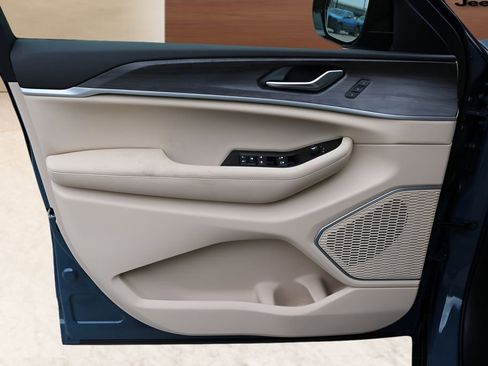 New 2026 Jeep Grand Cherokee Limited RWD image 10