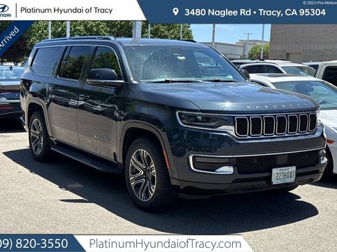 Used 2024 Jeep Wagoneer L Series II w/ Flexible Seating Group AWD/4WD image 1