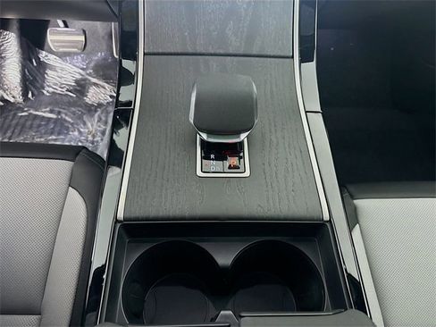 New 2026 Land Rover Range Rover Velar Dynamic SE image 18