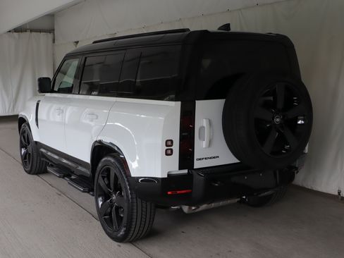 Used 2025 Land Rover Defender 110 X-Dynamic SE AWD/4WD image 26