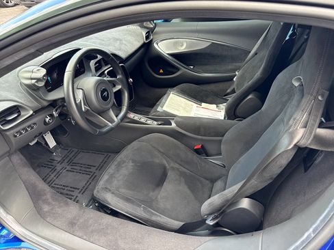 Used 2023 McLaren Artura RWD image 8