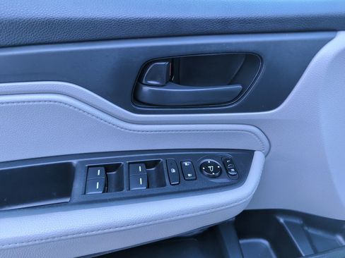 Used 2018 Honda Odyssey EX image 10