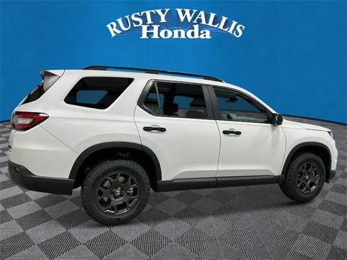 New 2025 Honda Pilot TrailSport image 2