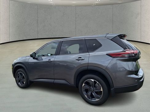 Certified 2026 Nissan Rogue SV image 7