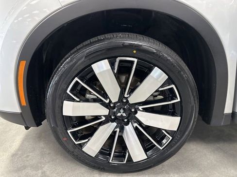 Used 2025 Mitsubishi Outlander SE FWD image 22