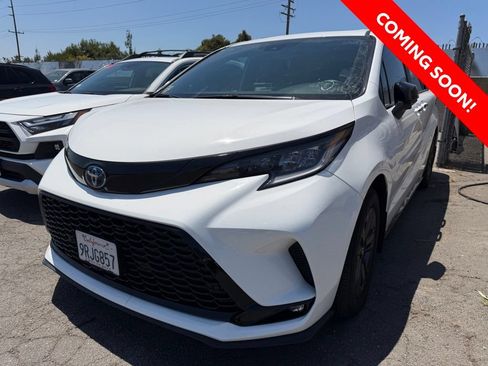 Used 2025 Toyota Sienna XSE w/ XSE Premium Package AWD/4WD image 2