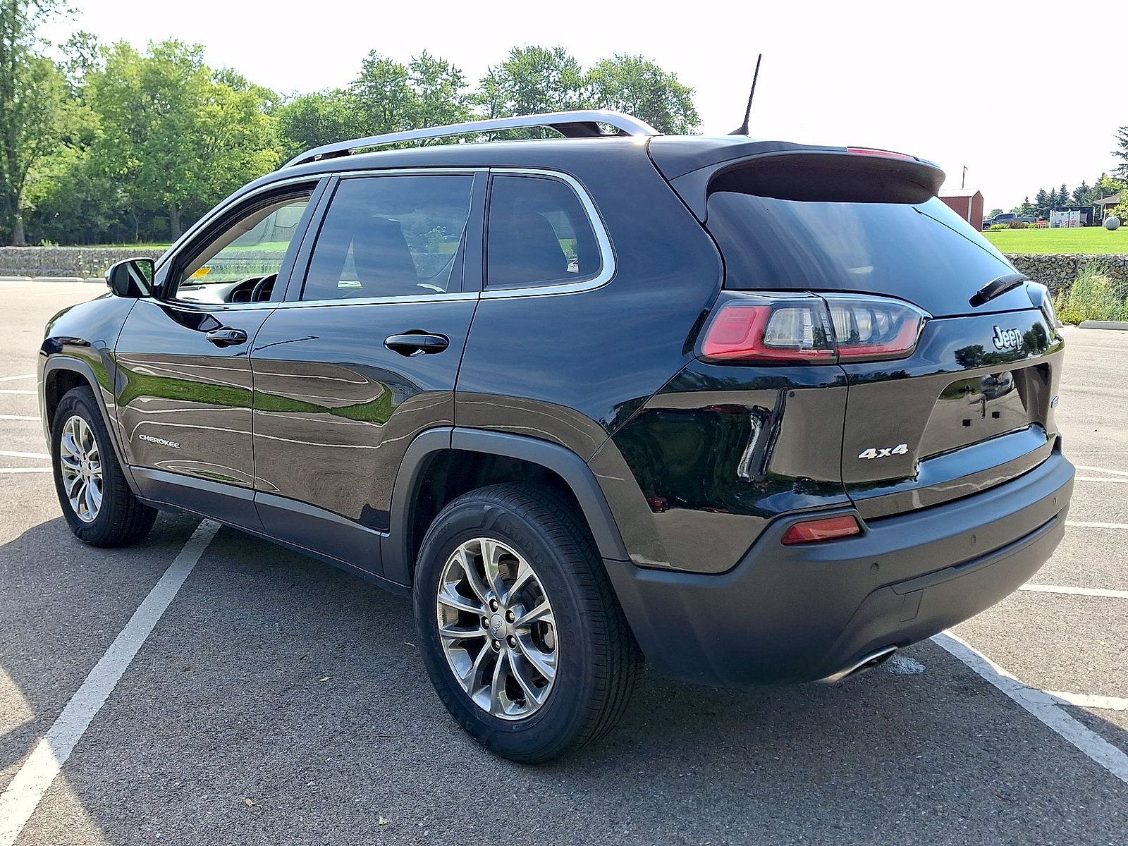 Used 2021 Jeep Cherokee Latitude Lux w/ Comfort/Convenience Group AWD/4WD image 22