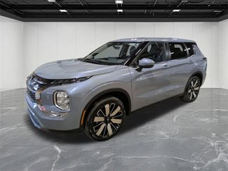 Used 2025 Mitsubishi Outlander SEL video 1