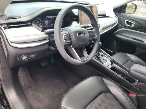 Used 2022 Jeep Compass Latitude FWD image 20