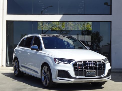 Used 2023 Audi SQ7 Premium Plus w/ Towing Package image 9