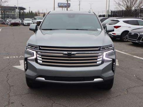 Certified 2024 Chevrolet Suburban High Country image 3