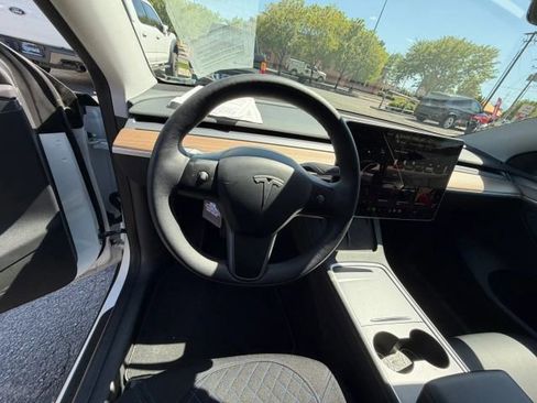 Used 2023 Tesla Model Y Long Range AWD/4WD image 17