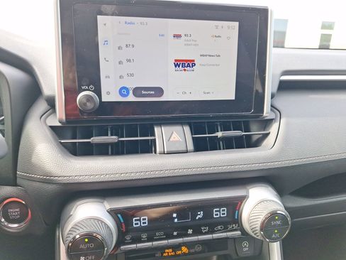 Used 2025 Toyota RAV4 XLE w/ Convenience Package image 28