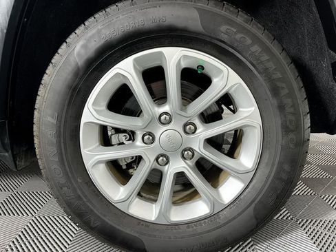 Used 2021 Jeep Grand Cherokee Laredo X image 11