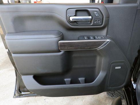 Used 2022 Chevrolet Silverado 2500 LTZ w/ LTZ Plus Package image 40