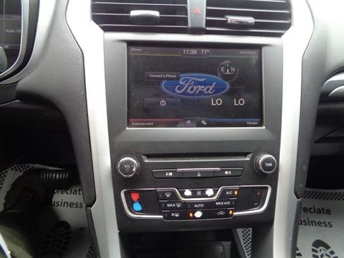 Used 2016 Ford Fusion SE FWD image 33