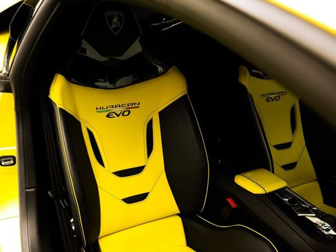 Used 2020 Lamborghini Huracan EVO RWD image 51