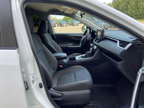 Used 2022 Toyota RAV4 LE AWD/4WD image 11