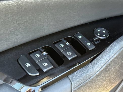 Used 2025 Kia Sportage EX FWD image 18