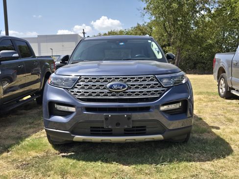 Used 2021 Ford Explorer Limited w/ Equipment Group 301A RWD image 2