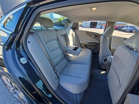 Used 2025 Chevrolet Malibu LT image 9